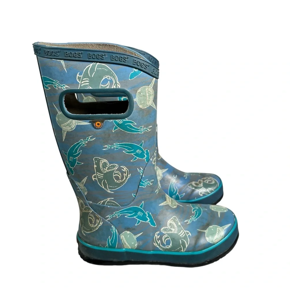 BOGS Pull-on Rubber Rain Boots in shark print